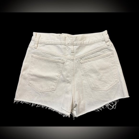 Madewell White High-Waisted the mom Jean Shorts with Frayed Hem size 28 - Picture 3 of 10